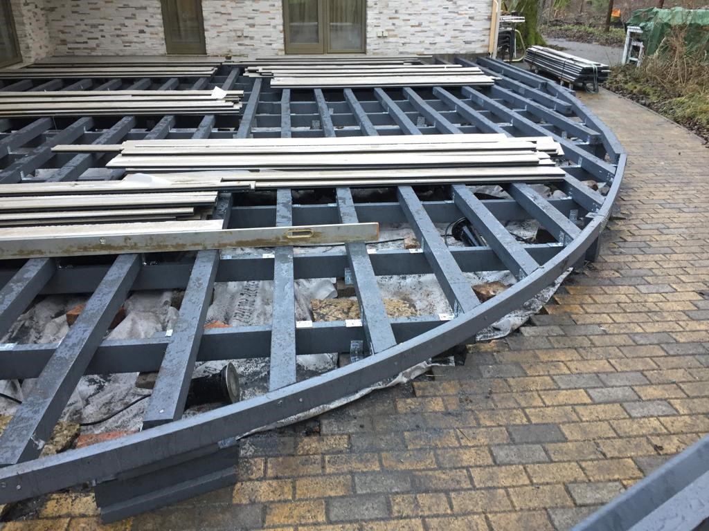 Terrassi alusraam lähi