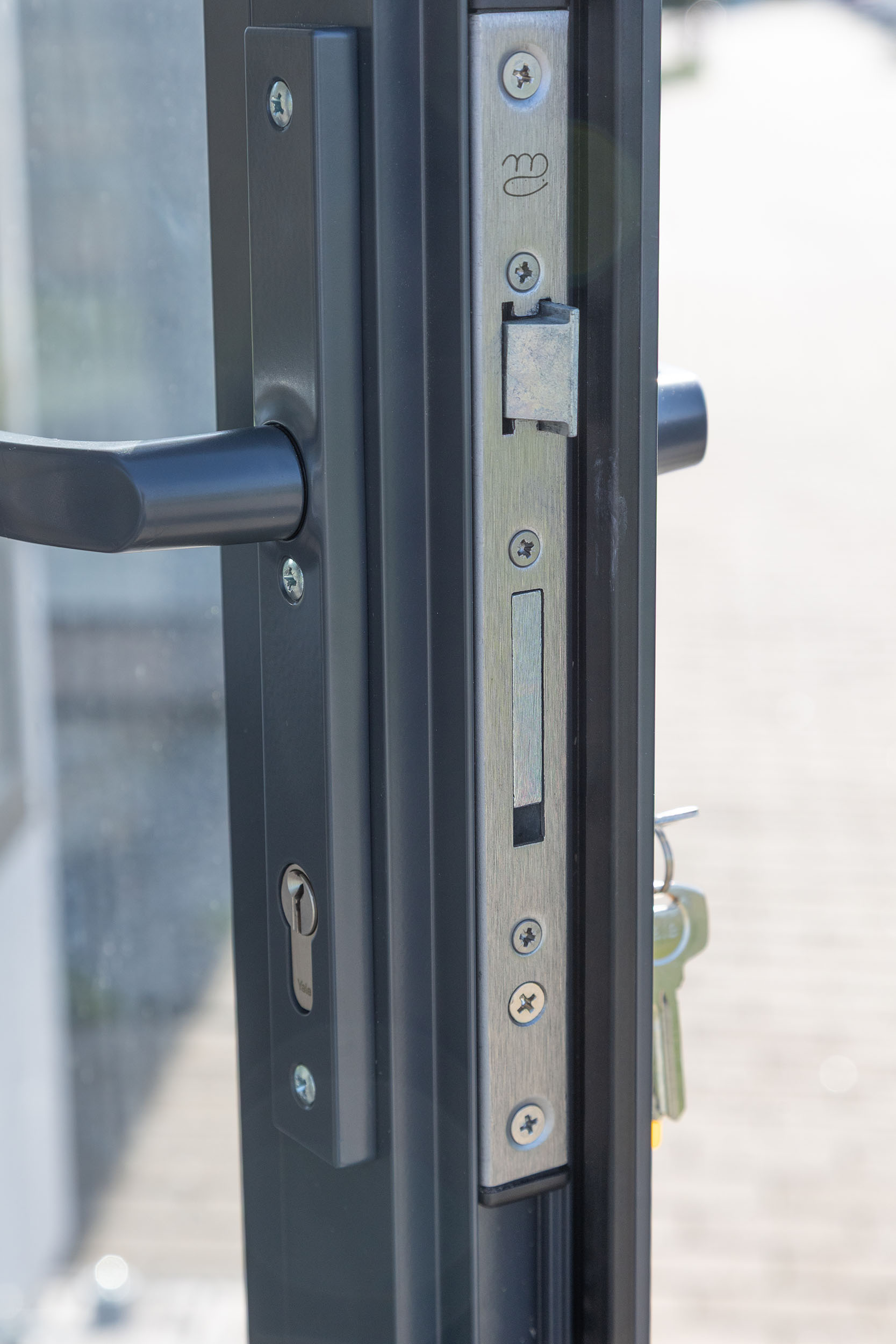 Aurelia alu_door_handle_and_lock
