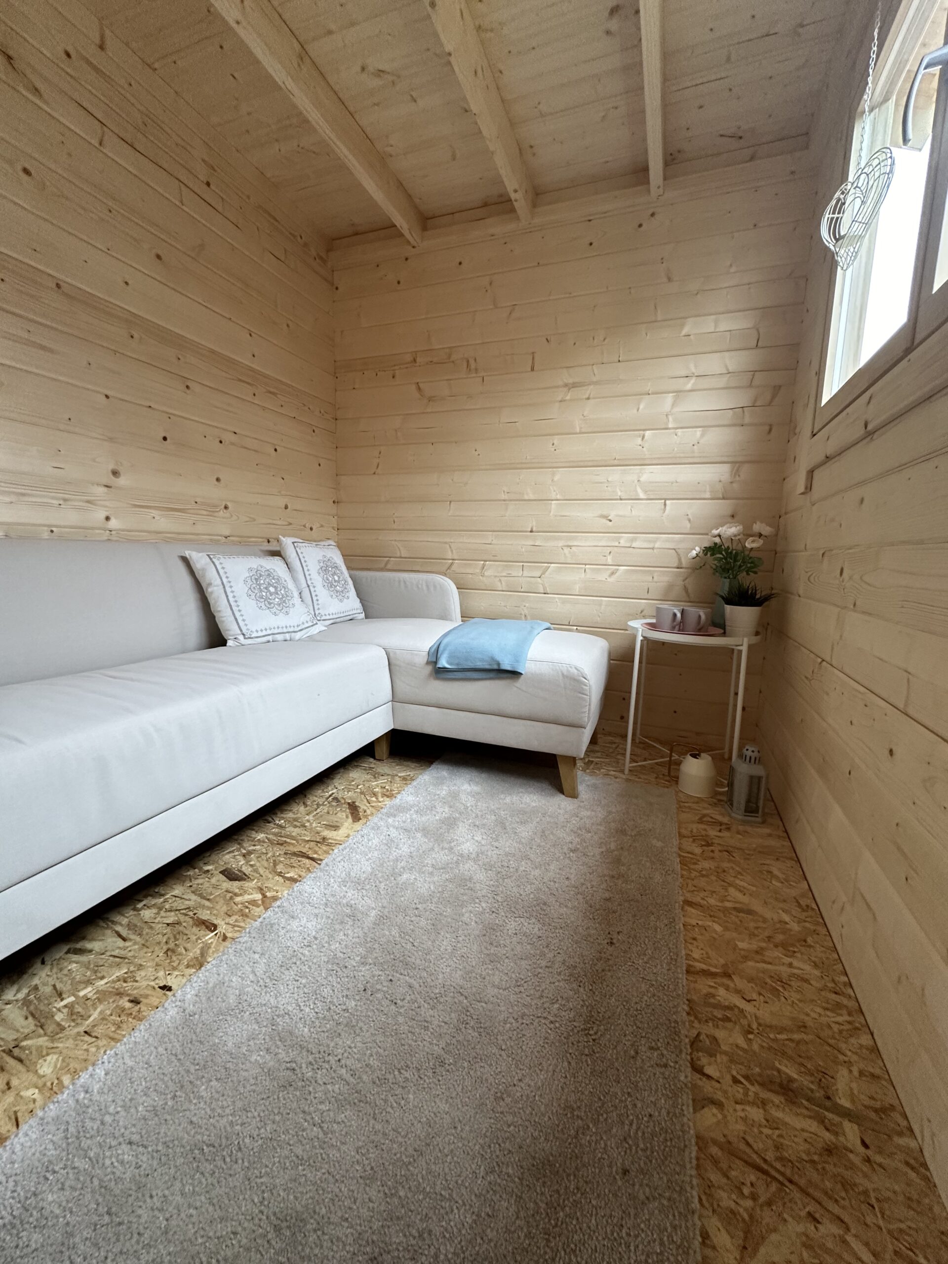 Suvi väike tuba nurgasohvaga