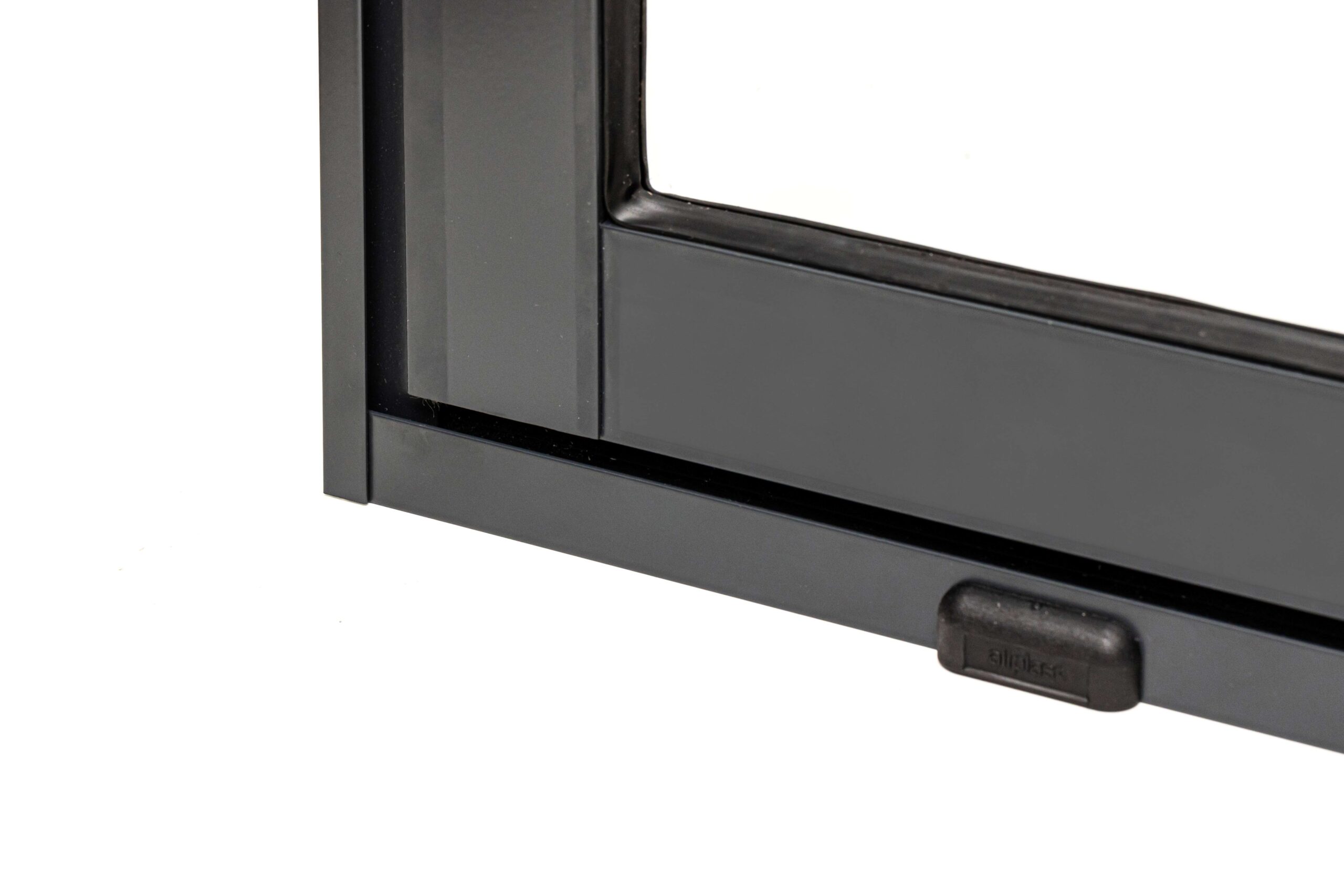 Lenna Slide_corner_drainage_cap_and_corner_connection_bottom