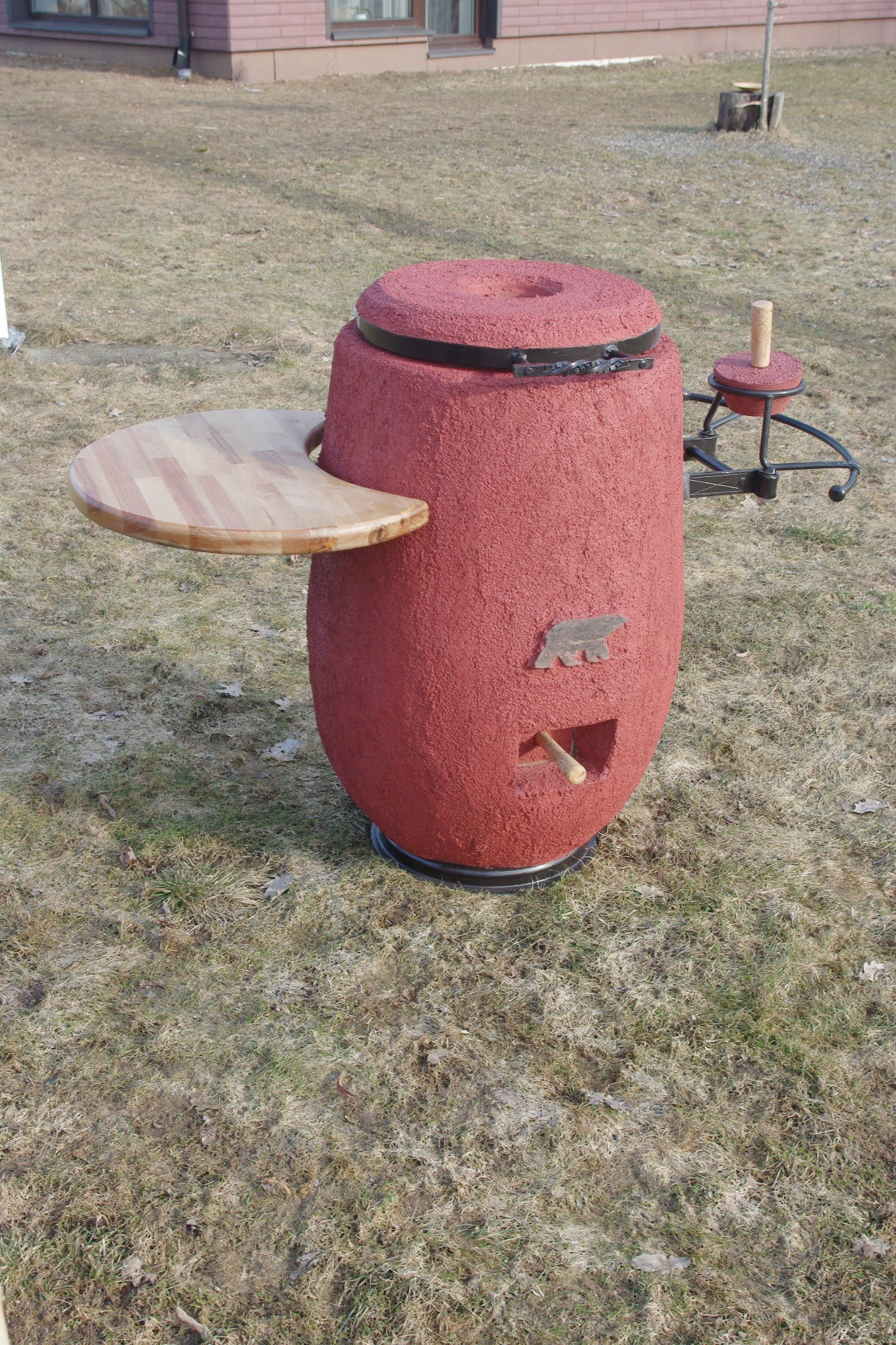 Punane Kuumem Karu poolkuulauaga