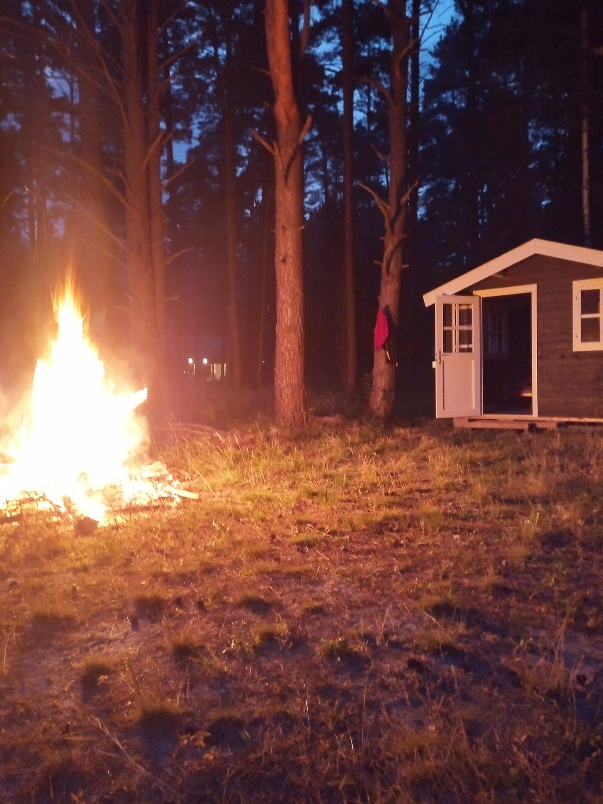 Aiamaja lõkkega